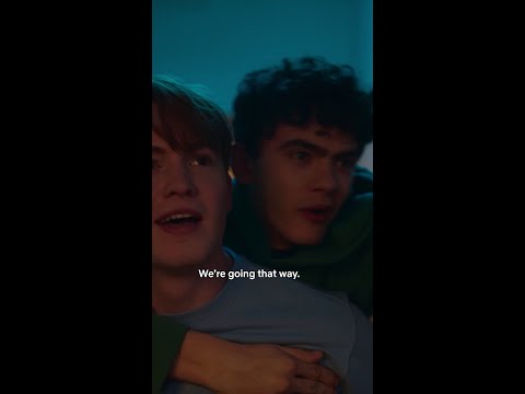 charlie always has his knees on show🧎 #shorts #heartstopper