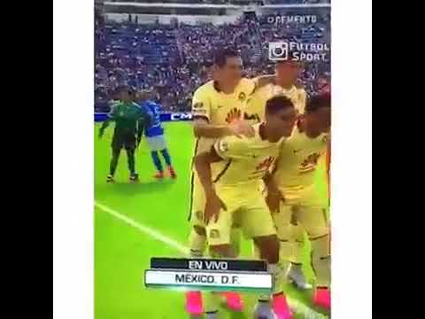 Cuaccc.en el fútbol, están cada ves mas cariñosos.😂🤣