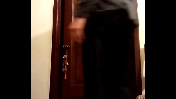 Hombre guapo maduro gay se desnuda haciendo striptease sexy y baile sensual Monterrey Nuevo Leon Mexico