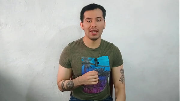 Hombre musculoso albañil vergon de 20cm preña a pelo el culo de un ejecutivo bancario en un cine porno! Relato sexual